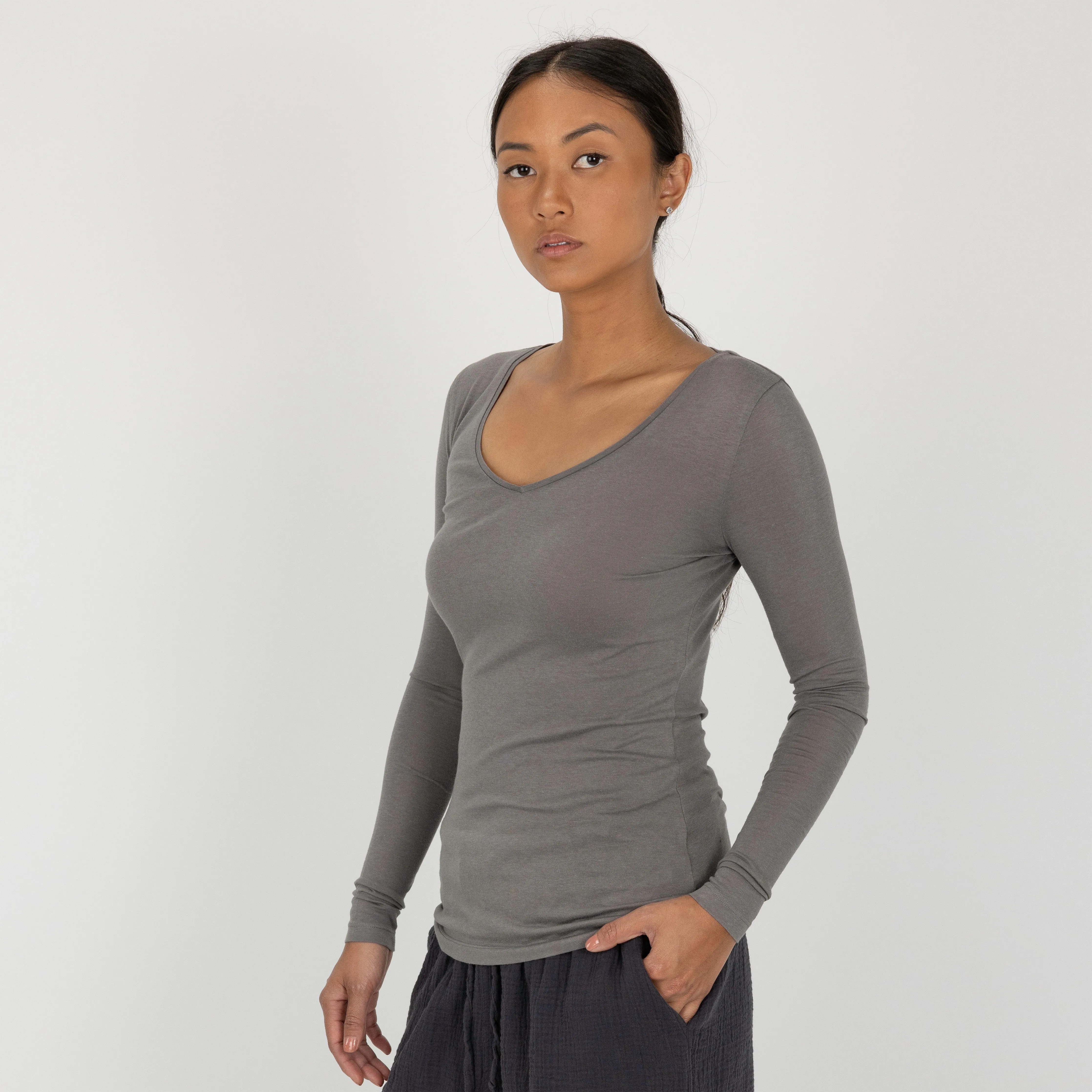 Fine Jersey V-neck Long Sleeve - Brushed Nickel