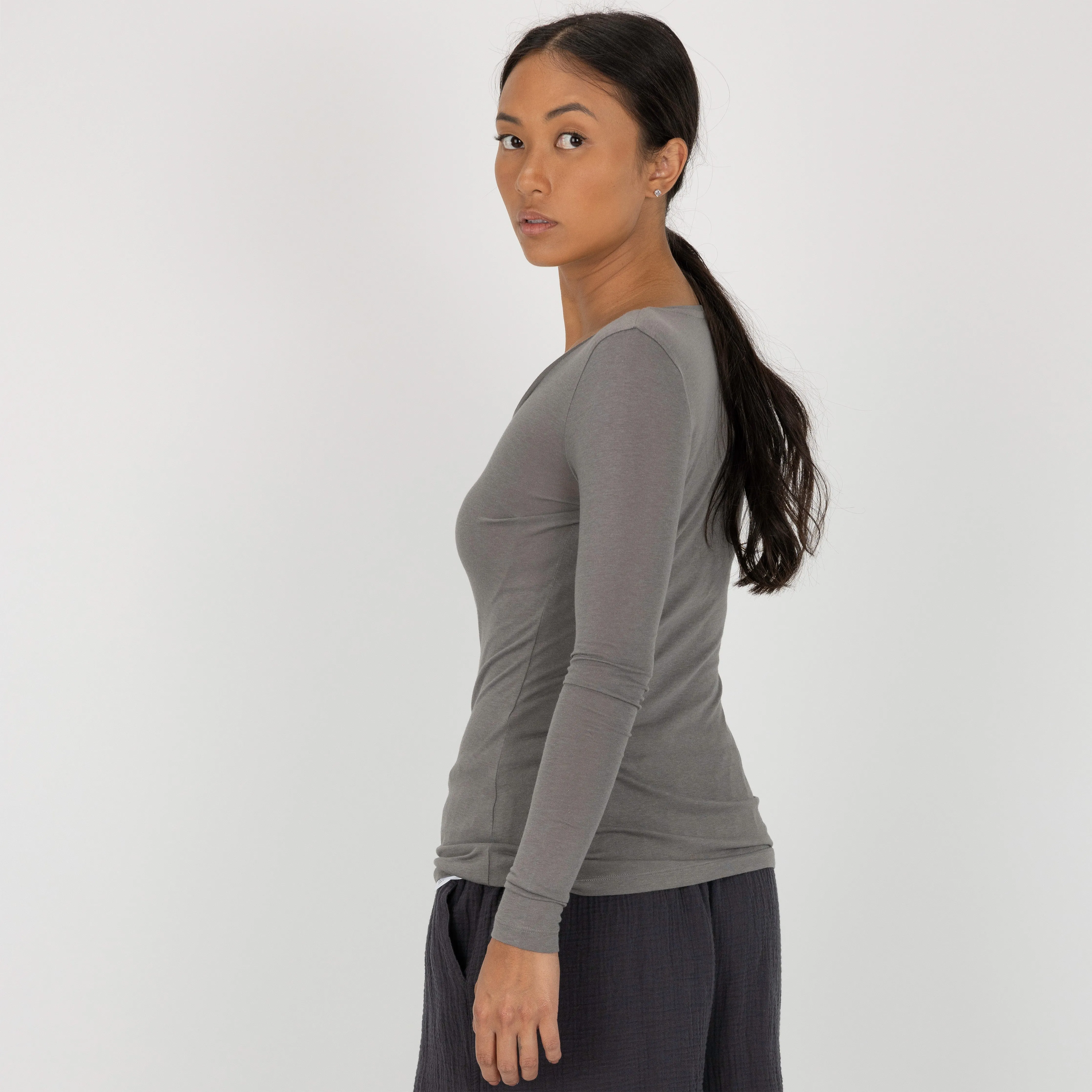 Fine Jersey V-neck Long Sleeve - Brushed Nickel
