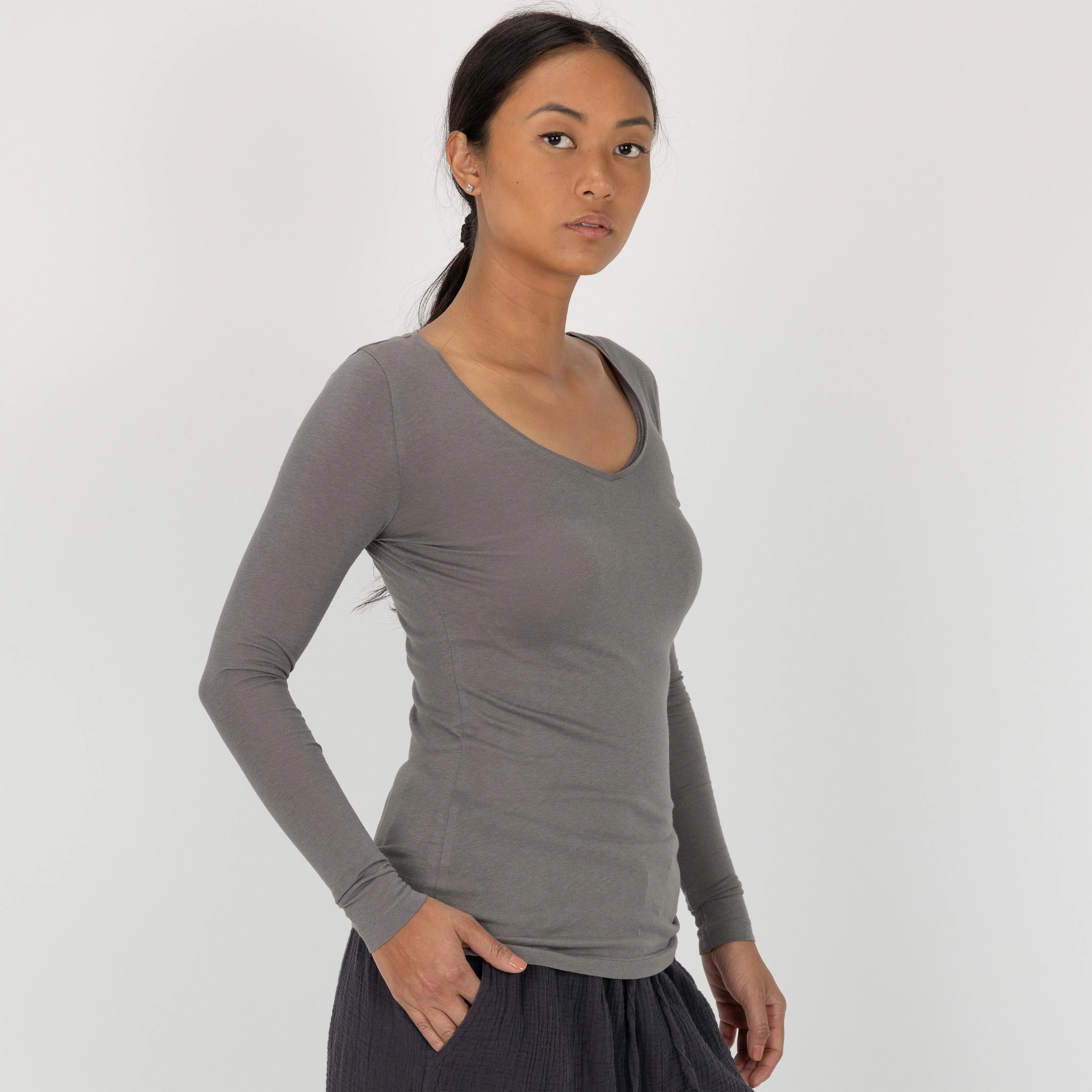Fine Jersey V-neck Long Sleeve - Brushed Nickel