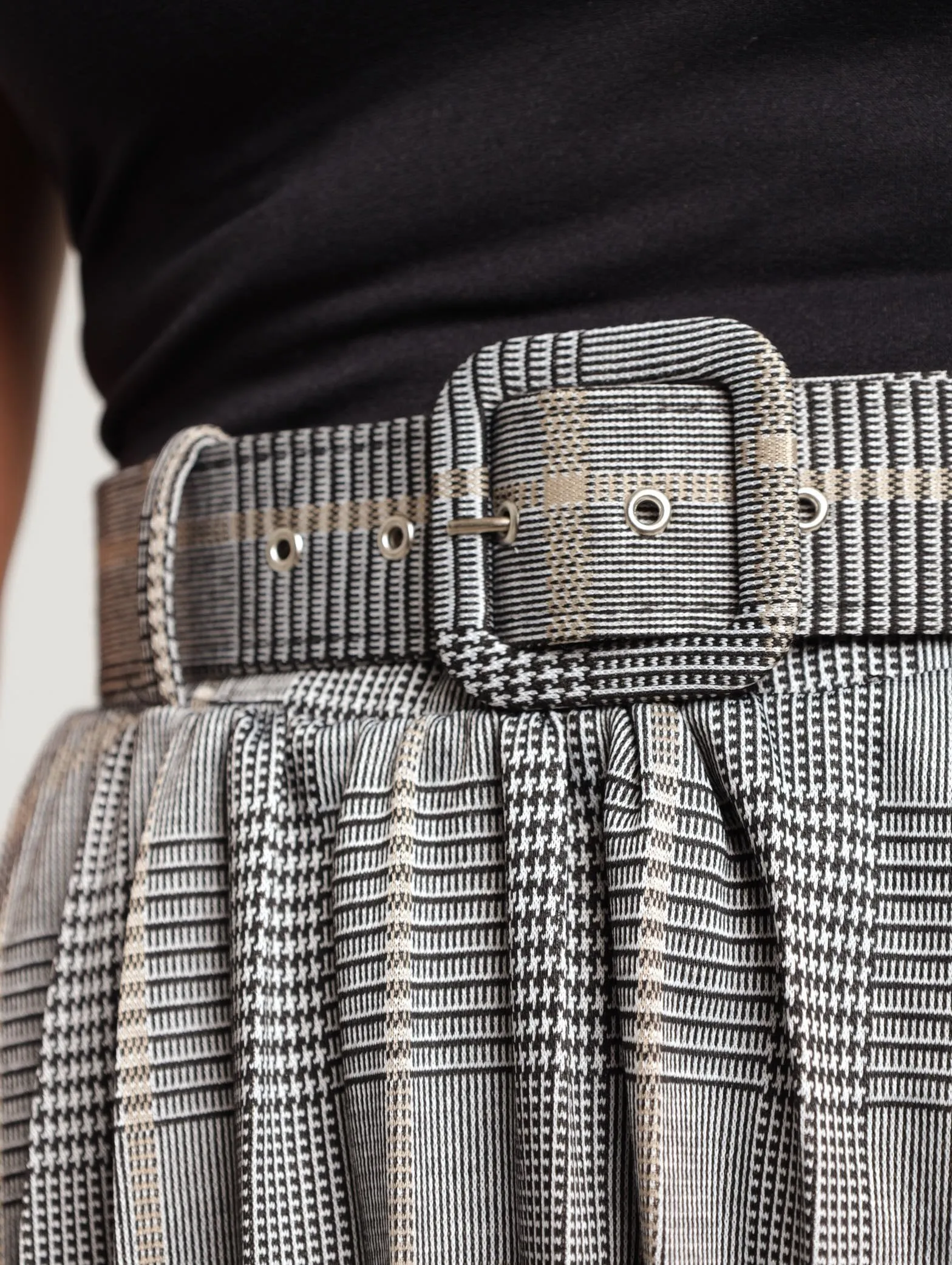 Ladies Check Pleated Skirt With Belt - Grey
