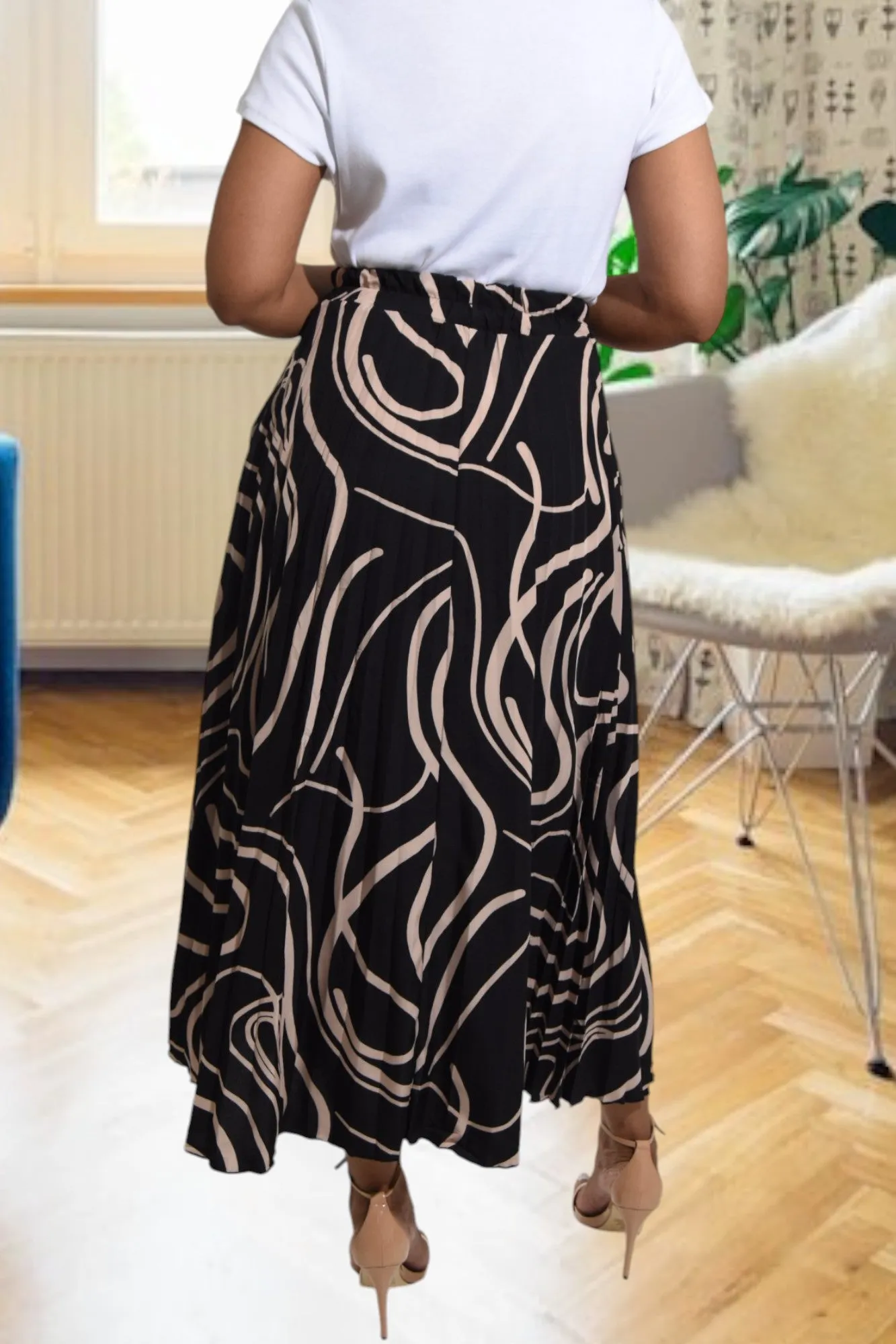 Ladies Long Pocket Pleated Skirt