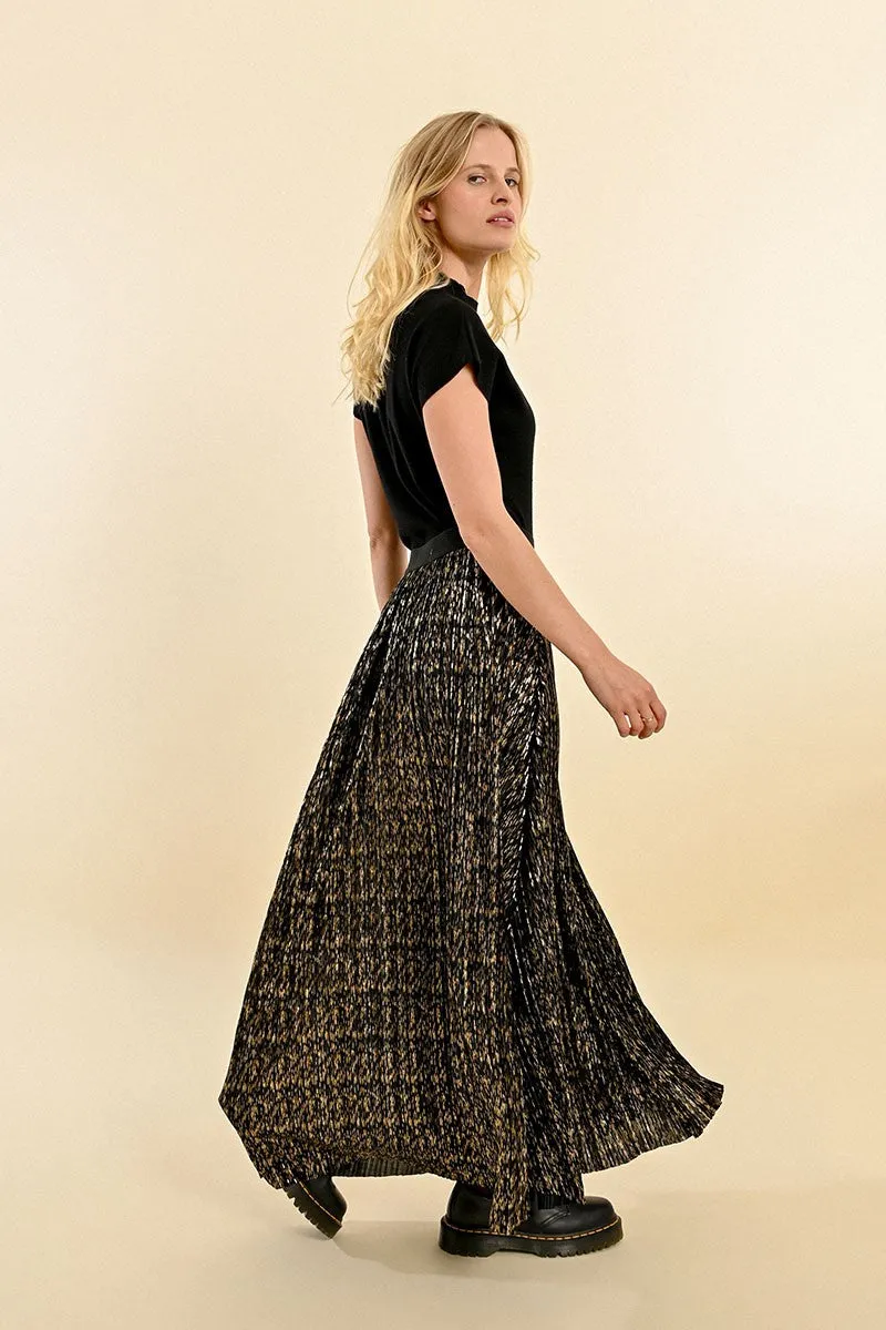 LONG PLEATED SKIRT