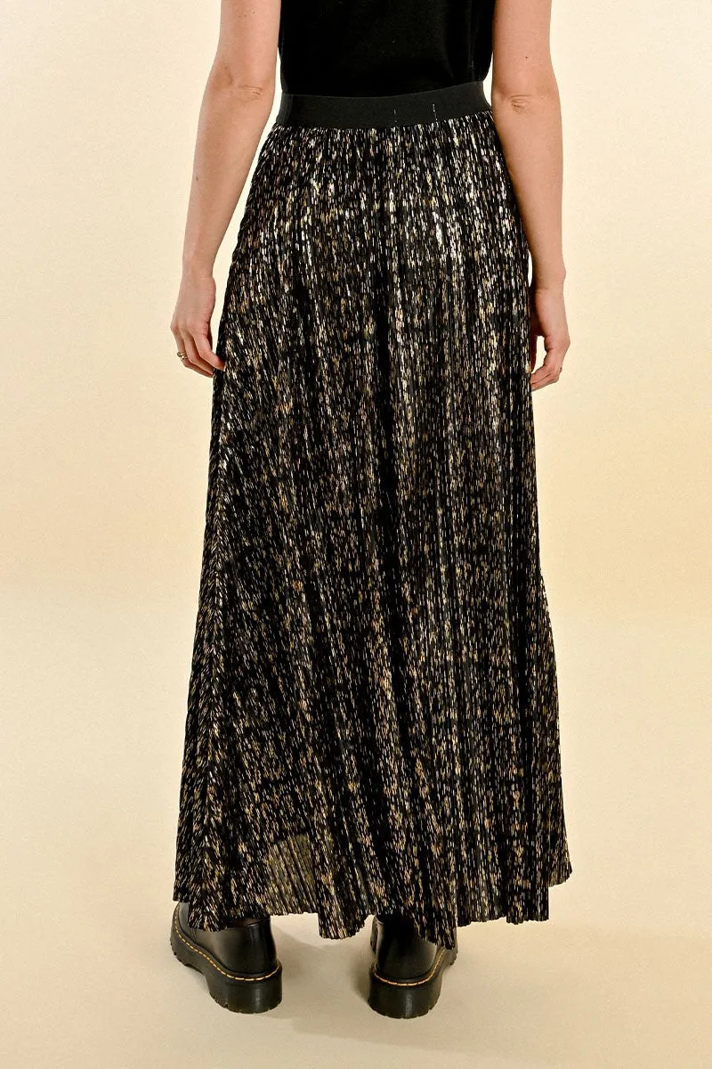 LONG PLEATED SKIRT