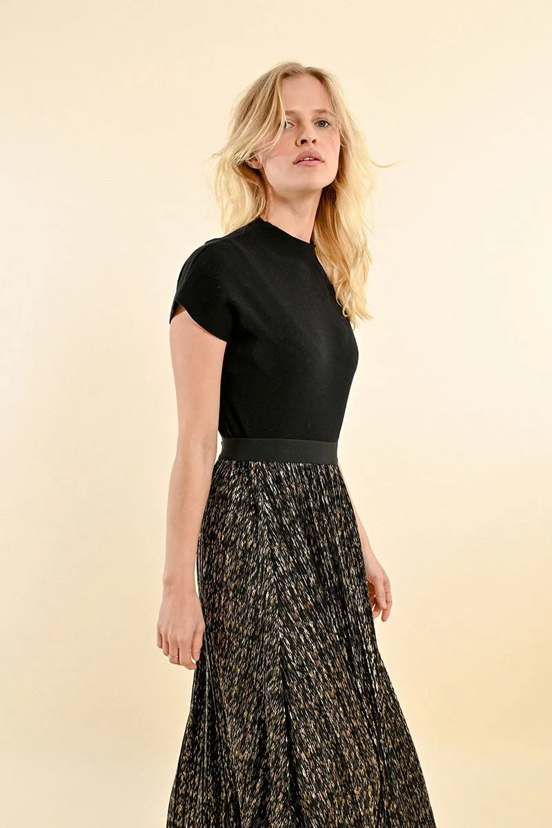 LONG PLEATED SKIRT