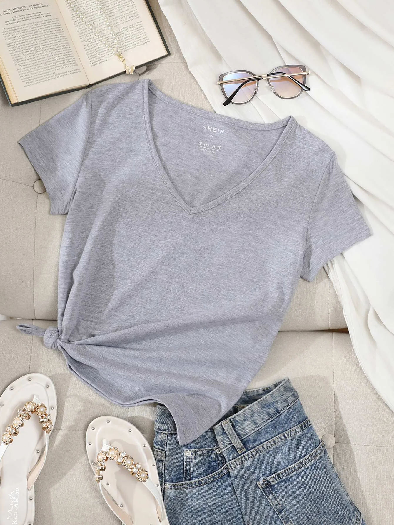 Men Solid V-neck Basic Tee
