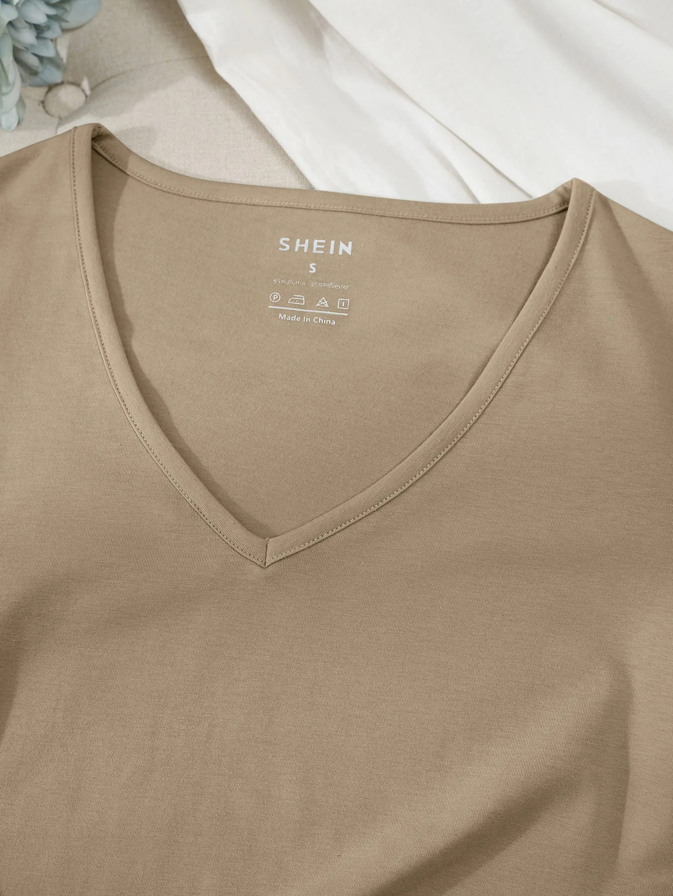Men Solid V-neck Basic Tee