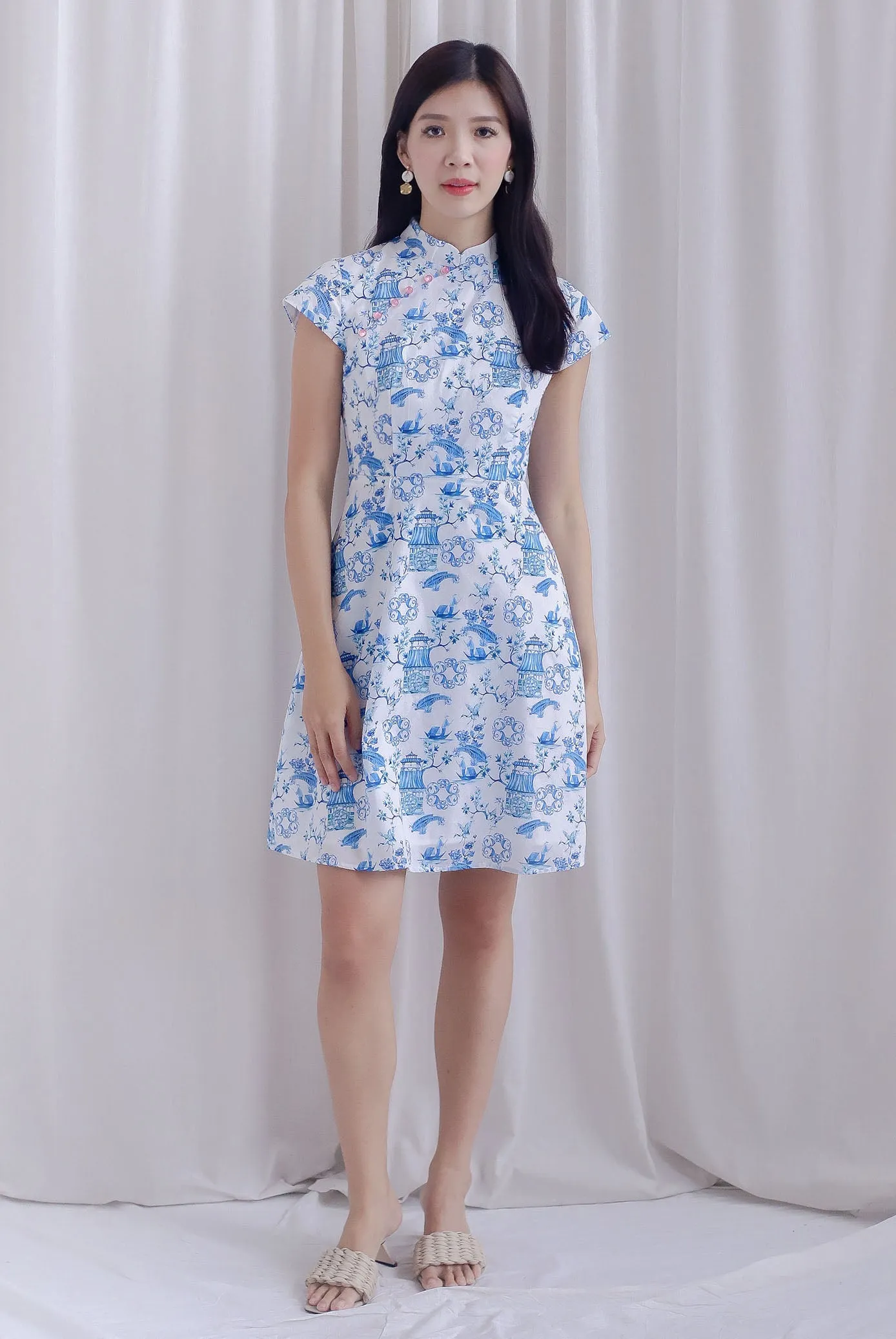 Mio Porcelain Oriental Collar Zip Waist Dress In Blue