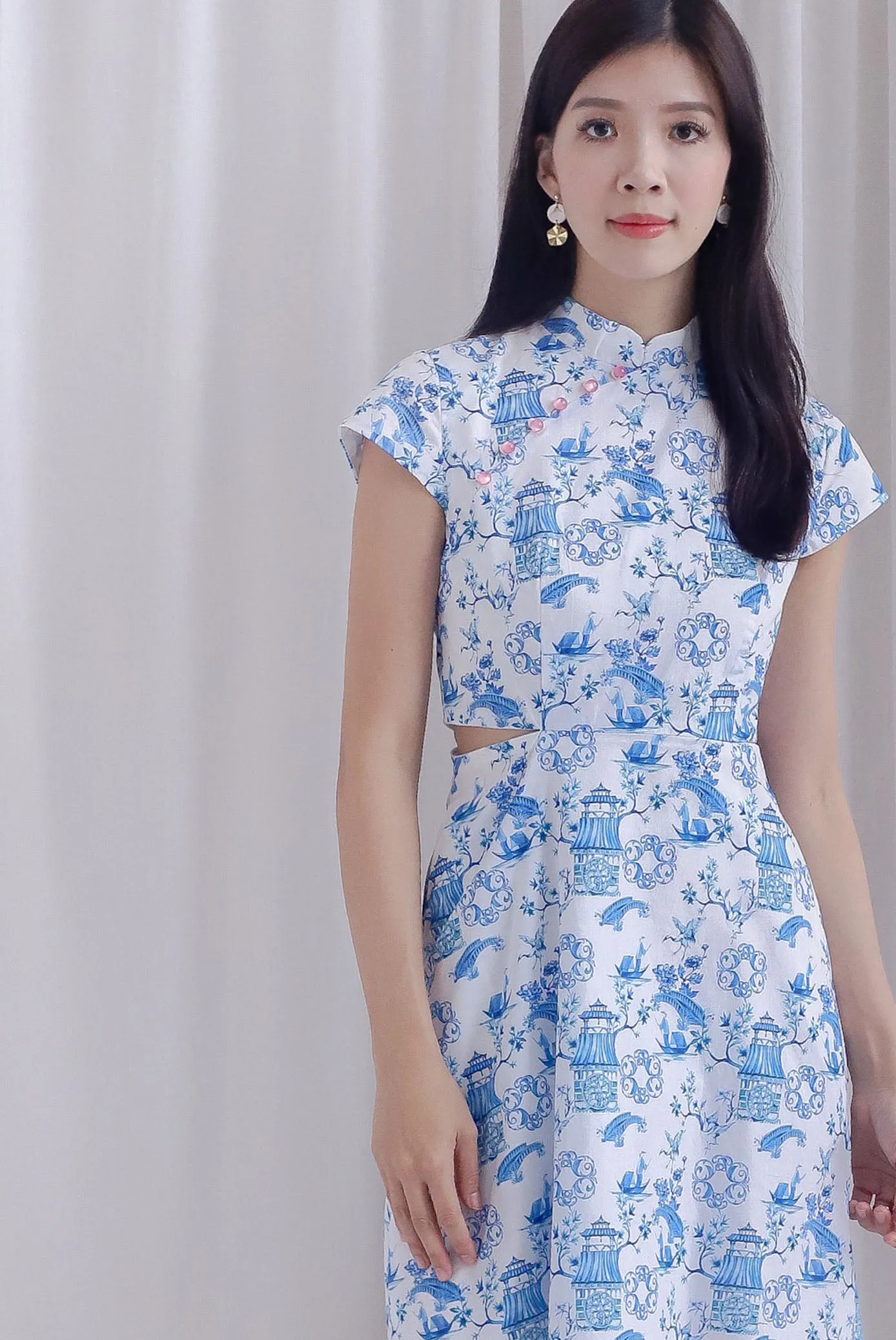 Mio Porcelain Oriental Collar Zip Waist Dress In Blue
