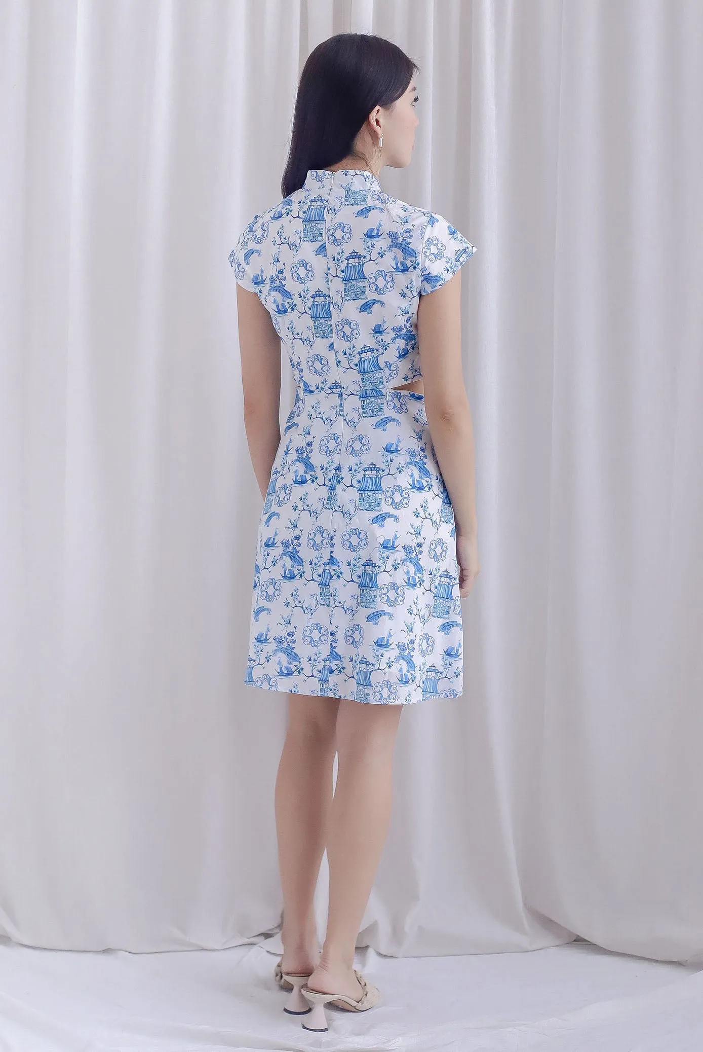 Mio Porcelain Oriental Collar Zip Waist Dress In Blue