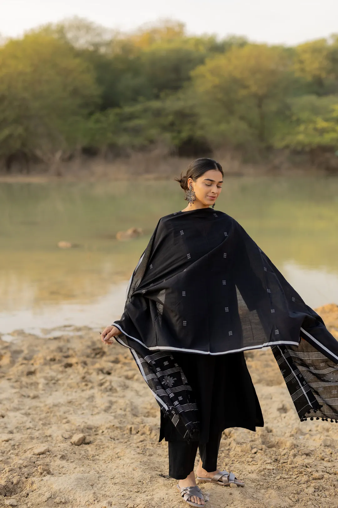 Noir Elegance Kurta Set with Jaamdani Dupatta