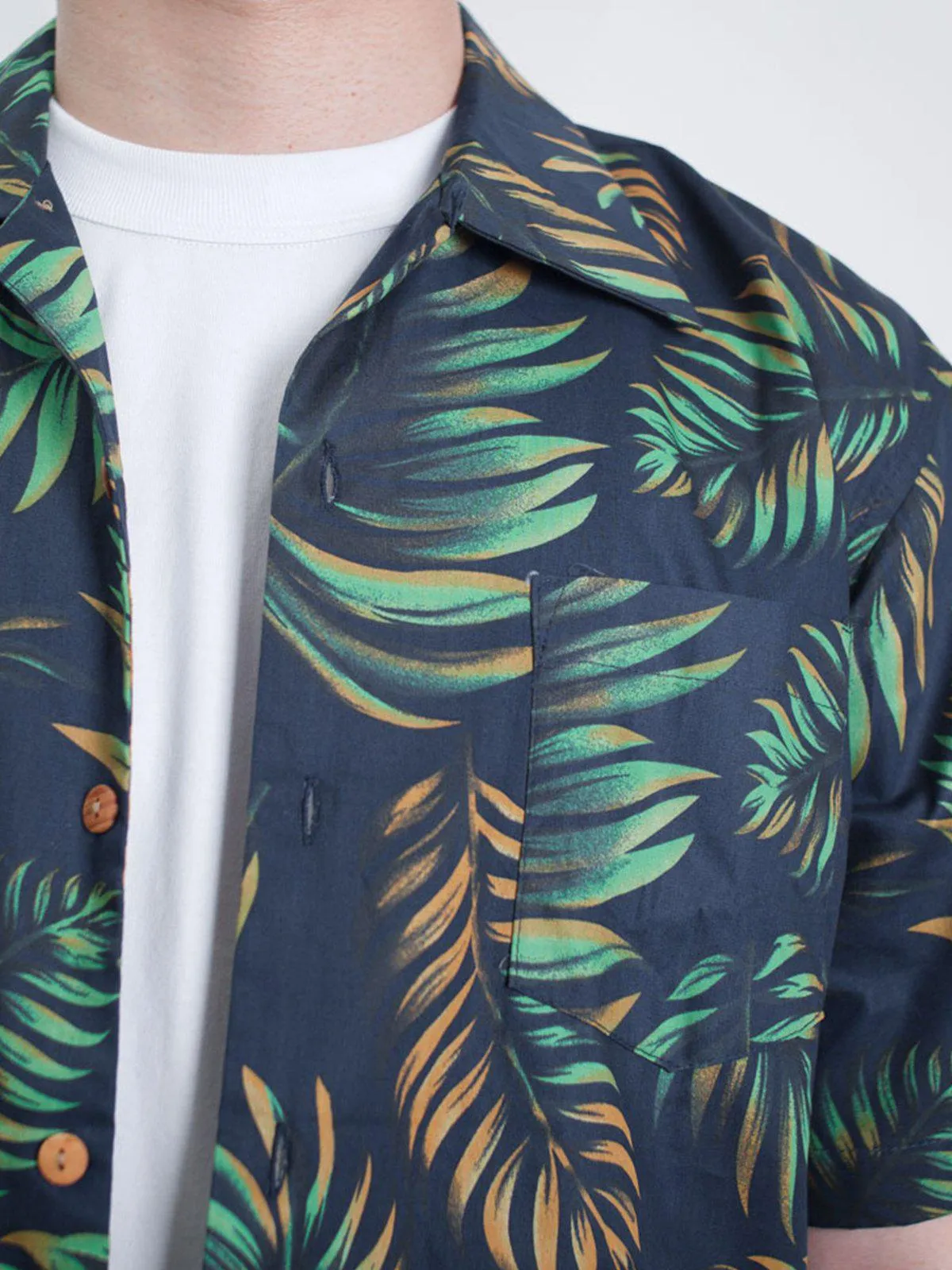 Qutn Hawaiian Shirt SS Navy Tropical Leaves
