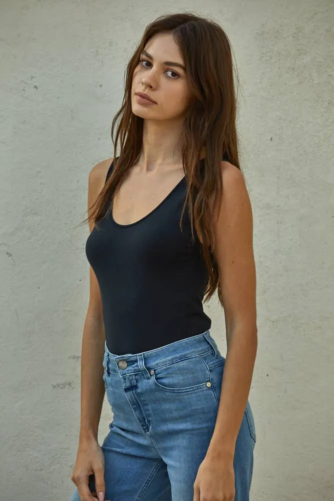 Seamless V-Neck Versatile Tank Top