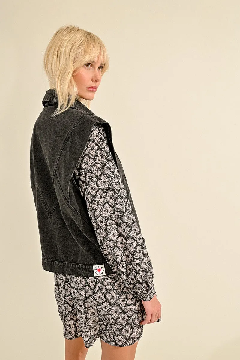 SLEEVELESS DENIM JACKET