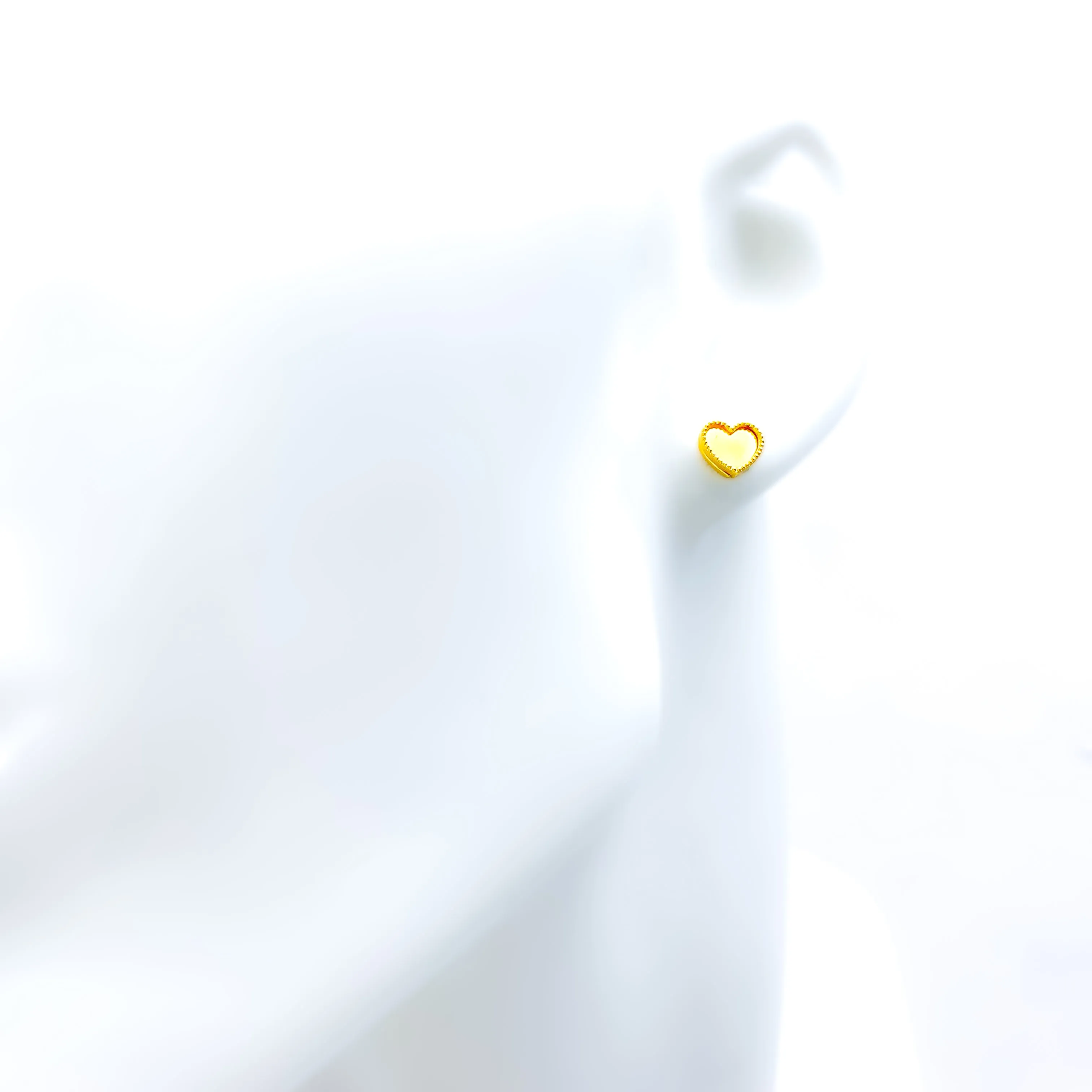 Tasteful Bright Heart 21k Gold Earrings