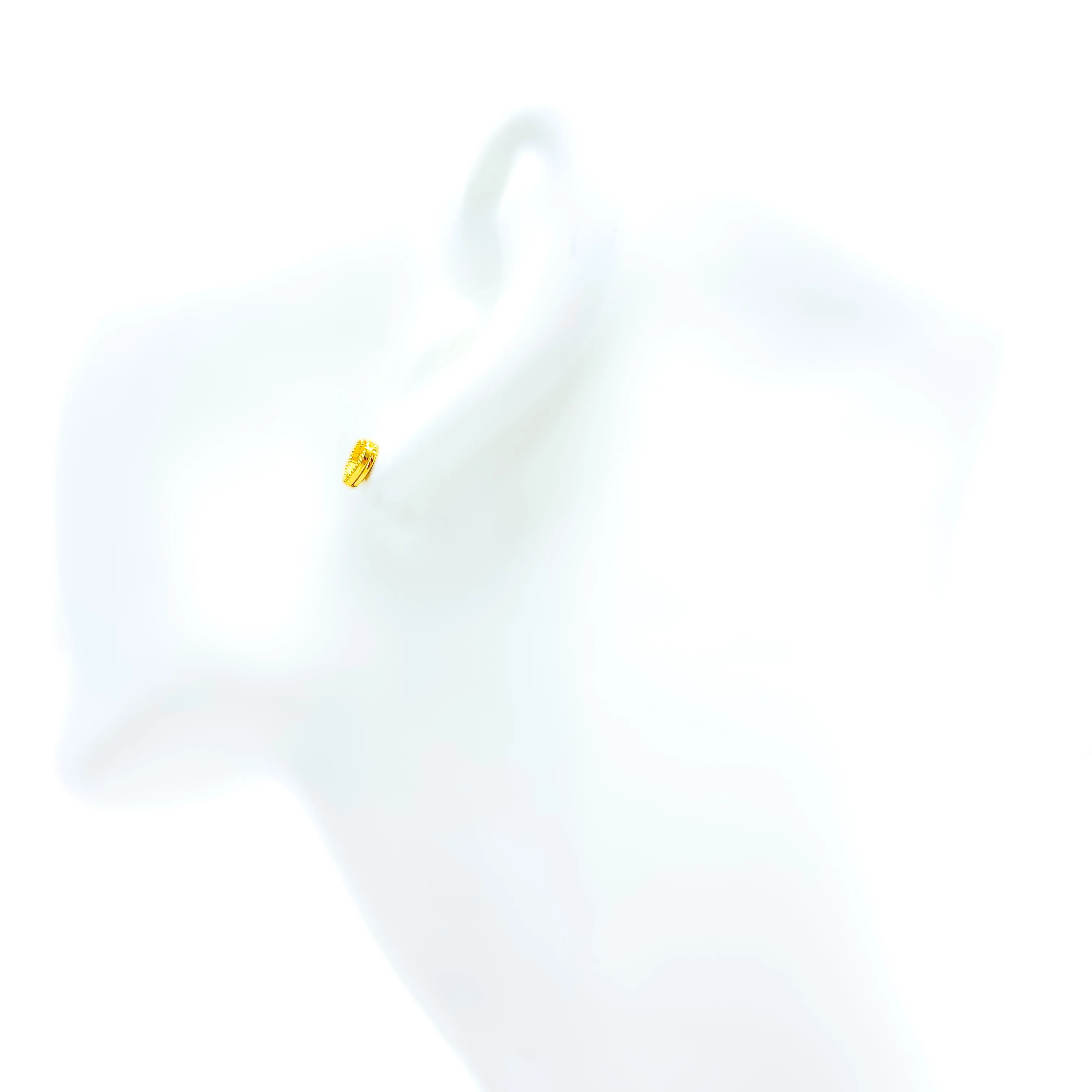 Tasteful Bright Heart 21k Gold Earrings