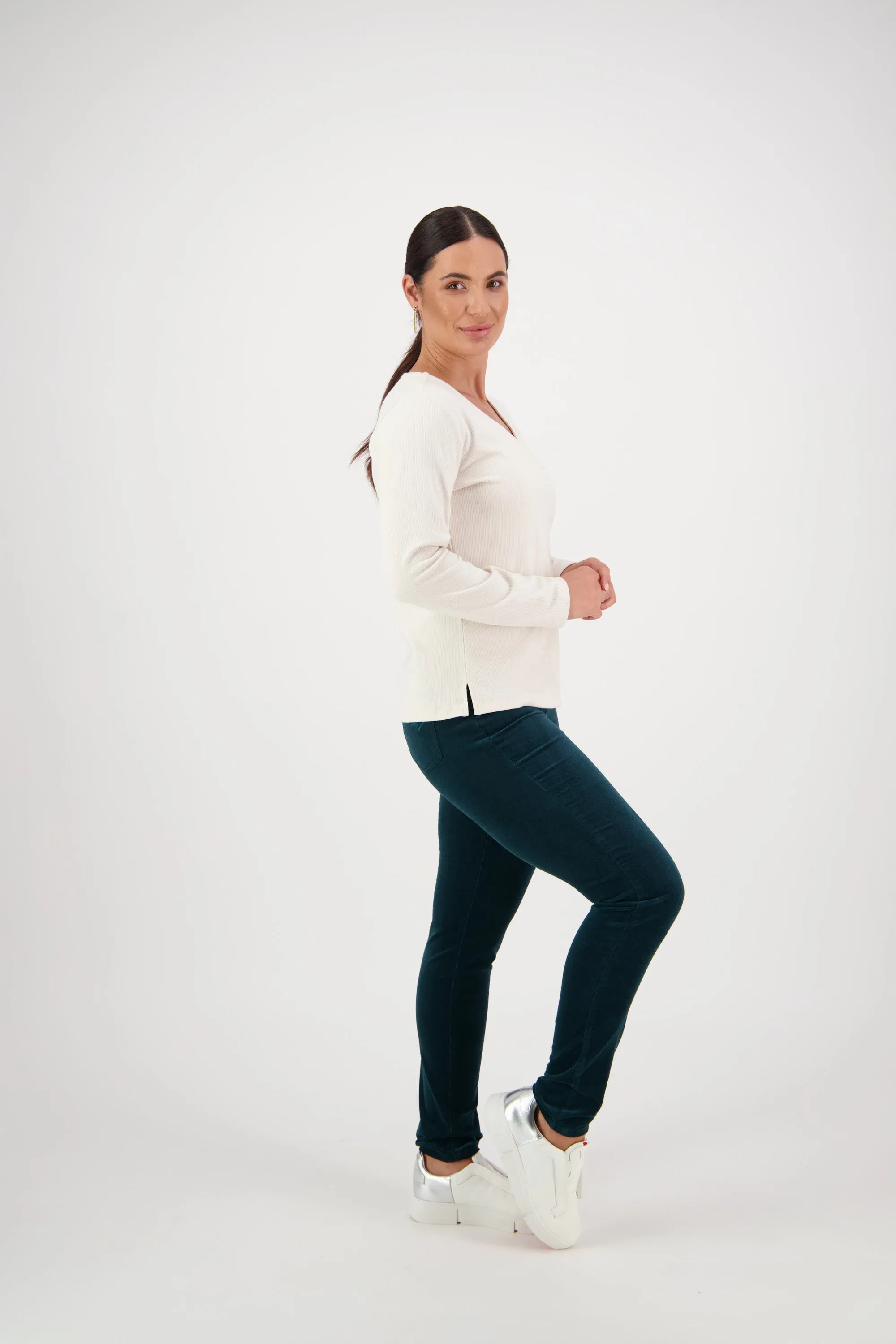 VASSALLI - Pearl V Neck Long Sleeve Top - 4444